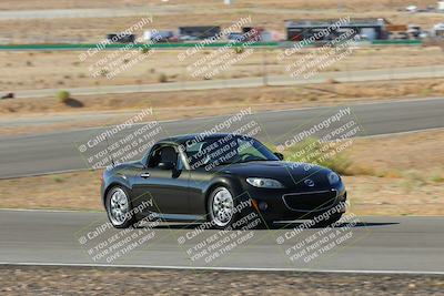 media/Oct-01-2022-Team Topak Racing (Sat) [[f860fb51be]]/2-Inter Low 2/session 1 turn 3/